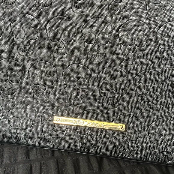 Black Skull Embossed Handbag - Picture 3 of 4